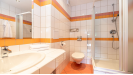 Koupelna se sprchovým koutem v každém apartmánu.